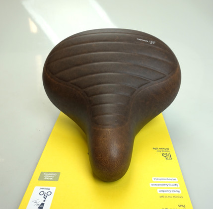 Selle Royal Drifter Plus sohvasatula geelipehmennyksellä ja jousituksella, ruskea