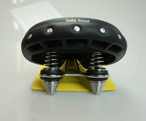 Selle Royal Drifter Plus sohvasatula geelipehmennyksellä ja jousituksella, musta 