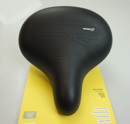 Selle Royal Drifter Plus sohvasatula geelipehmennyksellä ja jousituksella, musta 