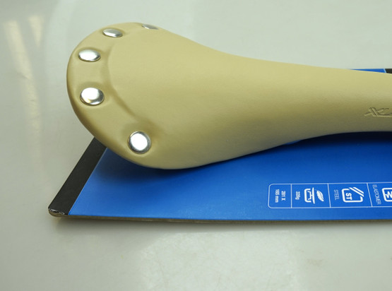 XLC Retro SA-T15 -satula hybridiin, retkipyörään