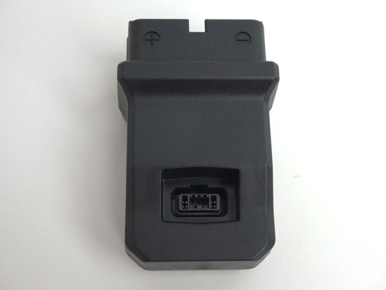 Shimano SM-BTE60 adapteri akun ja laturin väliin