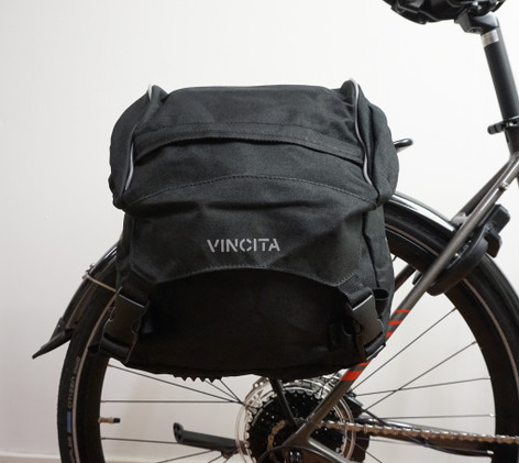Vincita Pannier Small 9,7l - sivulaukku yleismallin kiinnityksellä, etu/taka