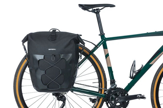Basil Navigator Waterproof L 25-31l vedenpitävä sivulaukku yleismallin kiinnityksellä