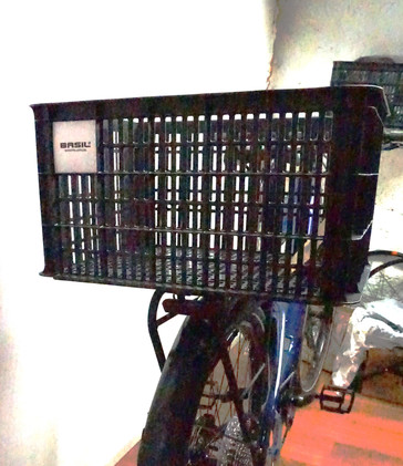 Basil Crate L 40l suuri tavarakori pyörään MIK-adapterilla