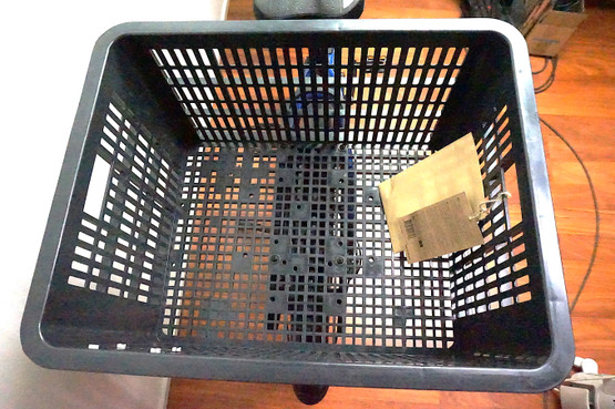Basil Crate L 40l suuri tavarakori pyörään MIK-adapterilla