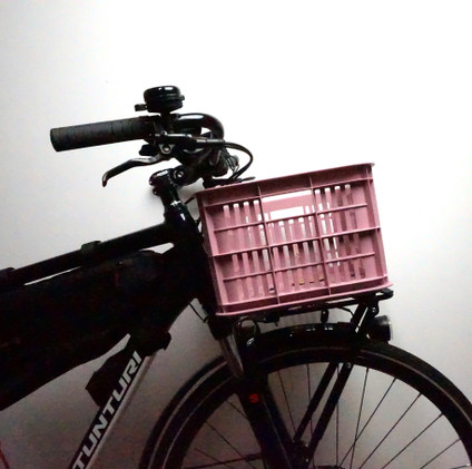 Basil Crate S 17,5l tavarakori pyörään AVS-yhteensopivalla adapterilla