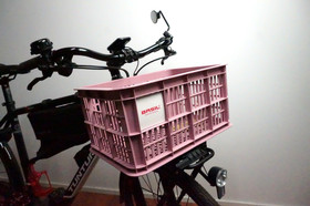 Basil Crate S 17,5l tavarakori pyörään AVS-yhteensopivalla adapterilla
