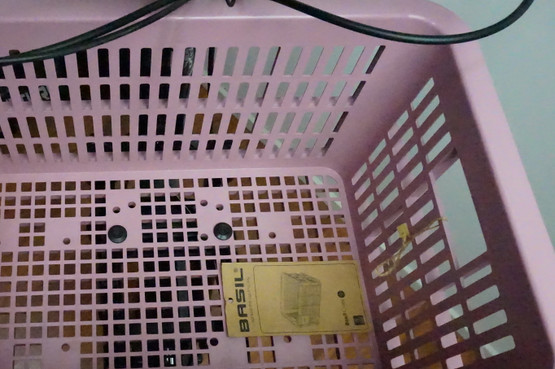Basil Crate S 17,5l tavarakori pyörään AVS-yhteensopivalla adapterilla