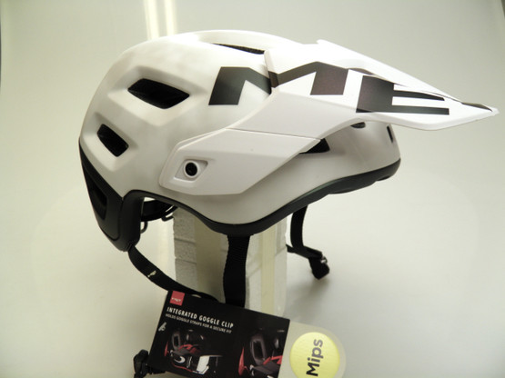 MET Roam MIPS - maastopyöräilykypärä, valkoinen, kaksi kokoa