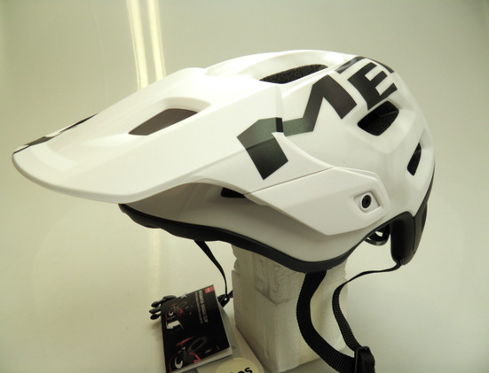 MET Roam MIPS - maastopyöräilykypärä, valkoinen, kaksi kokoa