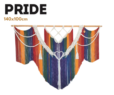 Ylpeästi upea PRIDE makramee seinäkoriste. Mitat 140x100cm