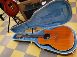 Ovation 1861 Standard Balladeer +case