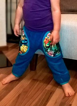 Baggyt, useita värejä/kuoseja