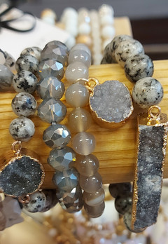 Rannekoru Amanda, harmaa