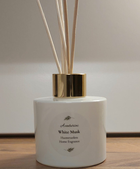 Aveturiini Huonetuoksu 125 ml & Hortenssia-soijavahakynttilä lahjapakkauksessa