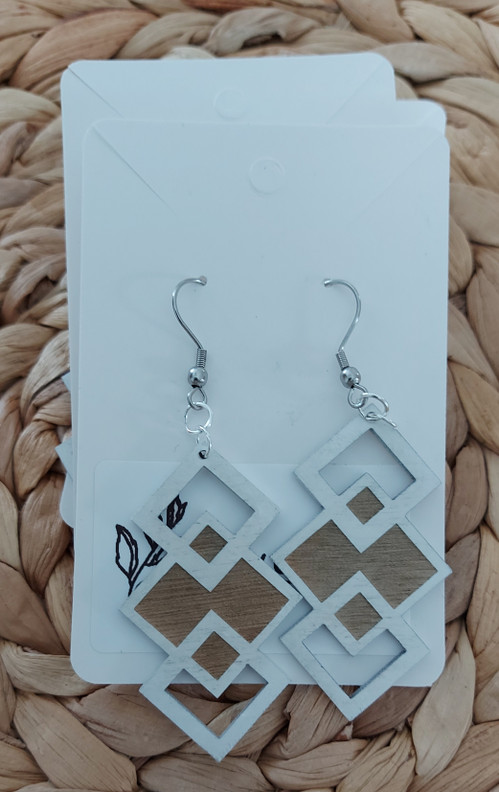 Koivuvanerikorvakorut – Suomalaista muotoilua,Tripal 3 väriä