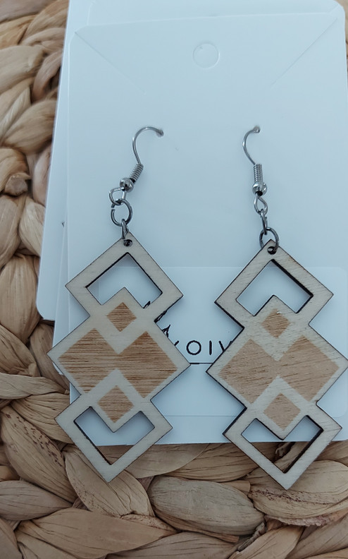 Koivuvanerikorvakorut – Suomalaista muotoilua,Tripal 3 väriä