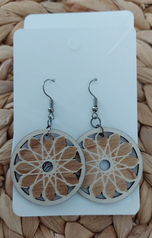 Kotimaiset koivuvanerikorvakorut.Unisieppari 3 väriä