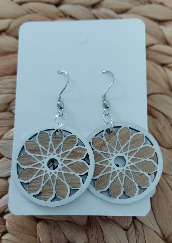 Kotimaiset koivuvanerikorvakorut.Unisieppari 3 väriä