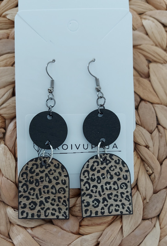 Koivuvanerikorvakorut – Suomalaista muotoilua, Leopard 3 väriä