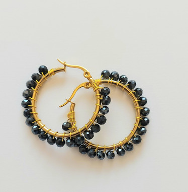 Korvakorut kirurginteräs musta kristalli