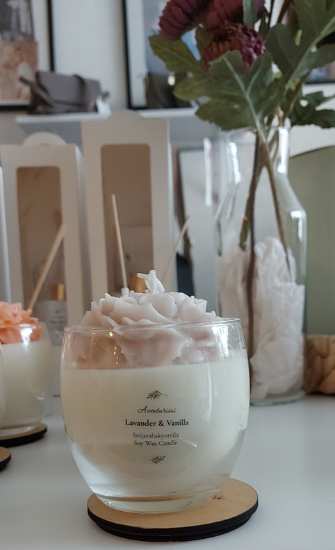 Aveturiini Huonetuoksu 125 ml & Hortenssia-soijavahakynttilä lahjapakkauksessa