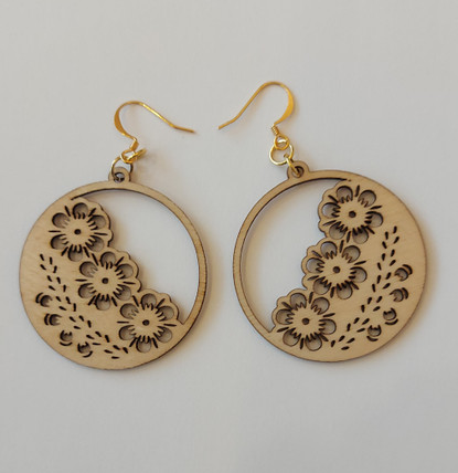 Vanerikorvakorut koivu, kukat