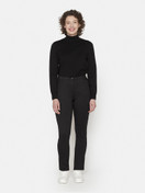 Nadja , mustat housut