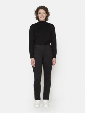 Nadja , mustat housut
