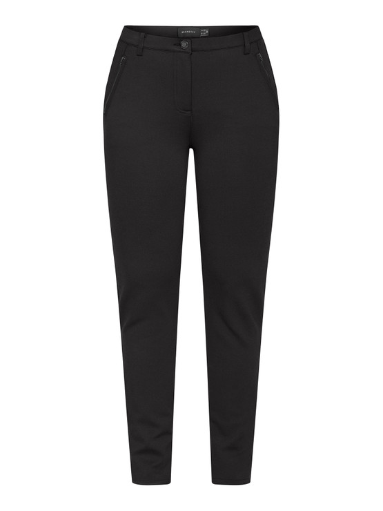 Nadja , mustat housut