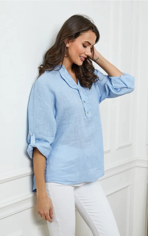 Pellavapaita naiselle – Fiona vaaleansininen rento kesäpaita