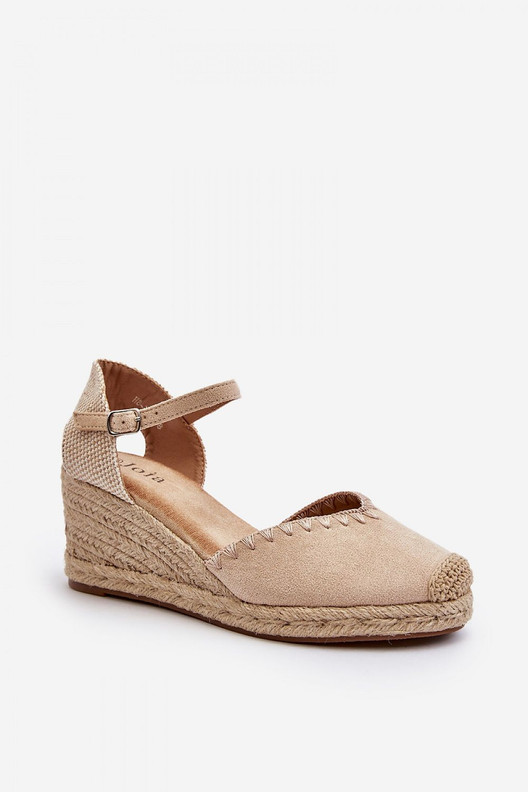 Beiget espadrillot kiilakorolla – pehmeä ja naisellinen kesäkenkä