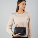 Holly Crossbody taske laukku,  Obsidian musta