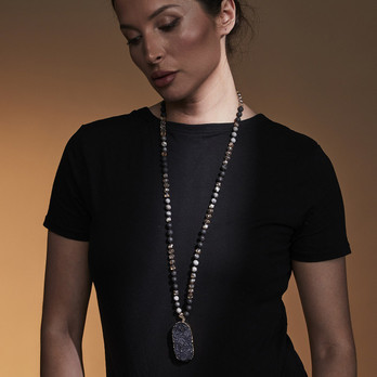 Kaulakoru  Matilda, musta