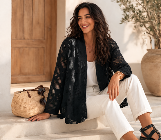 Kevyt musta jakku – hengittävä kesäjakku naiselle