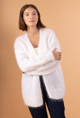 NAISTEN NEULEET & NEULETAKIT