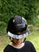 FP Quantinum Chic Shiny ratsastuskypärä aurinkolipalla, musta