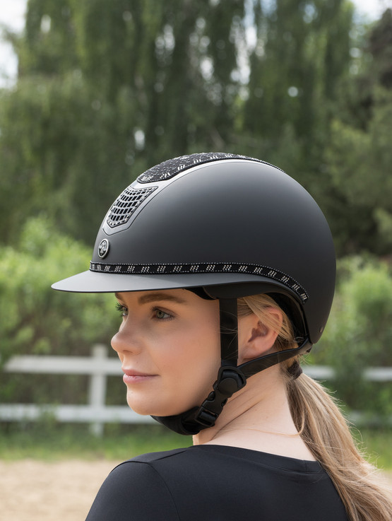 FP Quantinum EOS 2.0 Matt ratsastuskypärä aurinkolipalla, musta