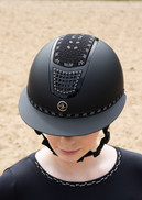 FP Quantinum EOS 2.0 Matt ratsastuskypärä aurinkolipalla, musta