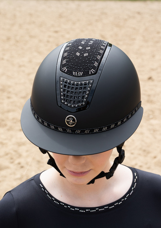 FP Quantinum EOS 2.0 Matt ratsastuskypärä aurinkolipalla, musta