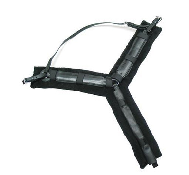 Leveän ristirintaremmin teddyturkistyyny