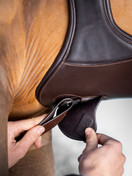 LeMieux Gel-Tek Anatomic panssarivyö magneetilla, musta ja ruskea