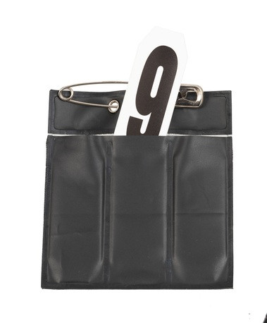 Kisanumero hakaneulalla, musta