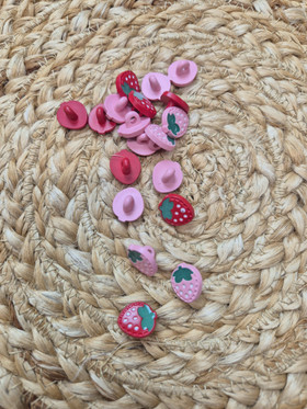 KANNALLINEN NAPPI: MANSIKKA 12X15MM