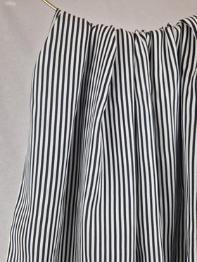 KUDOTTU VISKOOSI - STRIPES MUSTAVALKOINEN