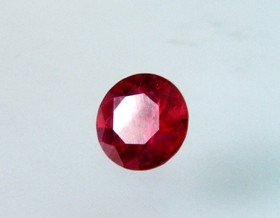 Ruby 6,4 mm / 1,2 ct round