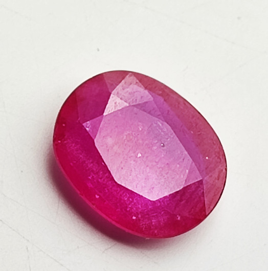 Ruby 5,2ct  / 12mm with GRA cerificate