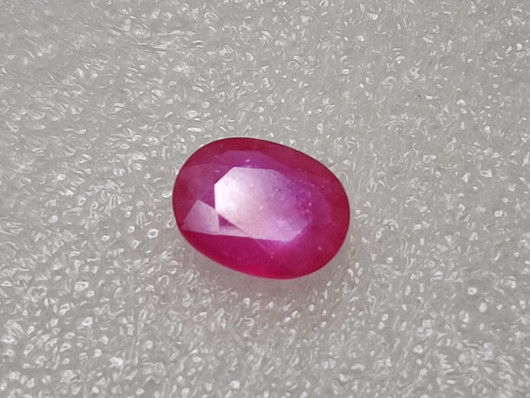 Ruby 5,2ct  / 12mm with GRA cerificate