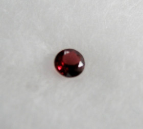 Rhodoliitti granaatti 0,17 ct pyöreä