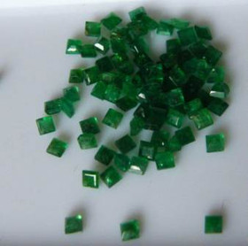 Smaragdi 2,2x2,2 mm 0,03 ct